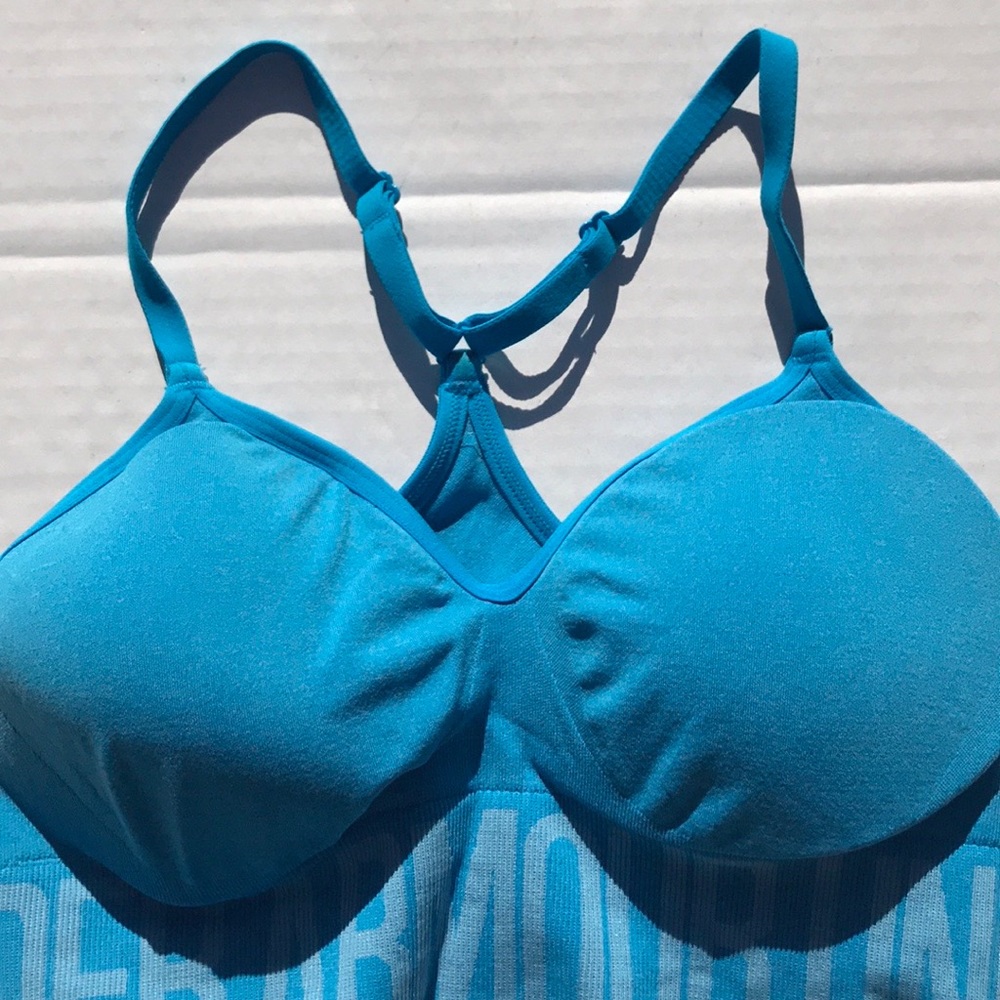 SOLD🛑Under Armour Heatgear Seamless Sports Bra - Picture 2 of 9